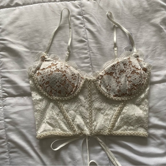 V. Chapman White Lace Crop Top - Picture 8 of 13